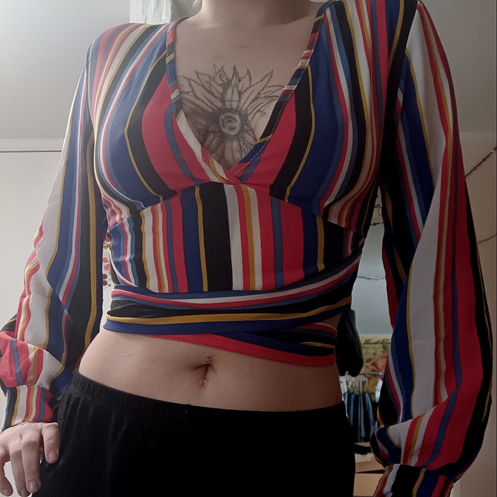 NWOT Boohoo zipper side/tie cropped top